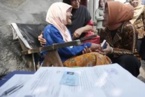 desil ekonomi naik - ilustrasi berita Desil Ekonomi Naik, Warga Mojokerto Ramai Ke Dinas Sosial untuk Pembaruan Data