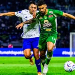Jefferson Silva Kirim Umpan Silang Penentu Saat Persebaya Singkirkan PSIM di GBT Jadi Sorotan