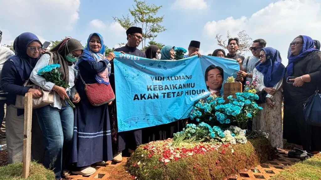 lampu panel surya - ilustrasi berita Lampu Panel Surya di Makam Vidi Aldiano Hilang, Keluarga Angkat Bicara