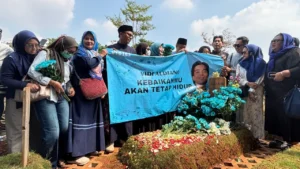 lampu panel surya - ilustrasi berita Lampu Panel Surya di Makam Vidi Aldiano Hilang, Keluarga Angkat Bicara
