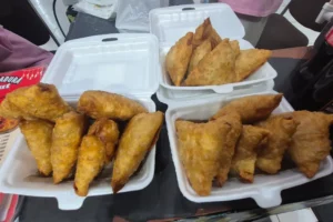 martabak mak ndut - ilustrasi berita Menikmati Martabak Mak Ndut di Jalan Tunjungan: Isian Melimpah dari Bihun hingga…